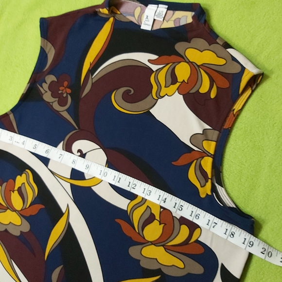 Jules & Leopold Sleeveless Floral Swirls in Large - Picture 4 of 6